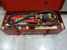 G1592 Mac Tools 4 Ton Portable Body Repair Kit