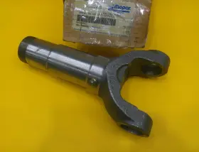 04384653 Mopar New Oem Sliding Yoke 4384653 Old Stock