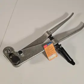 66302 Pittsburgh Portable Flange Roller Flanging Tool