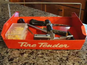 Avc1 Tech Nice Vintage Tire Tender Service Station Repair Caddy / Tools Extras